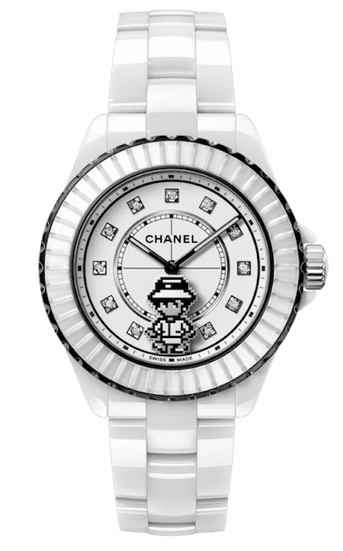 Reloj J12 COCO GAME de Chanel, un diseño retro fabricado con cerámica de alta resistencia blanca, acero con revestimiento negro y diamantes. Precio: 12.200€