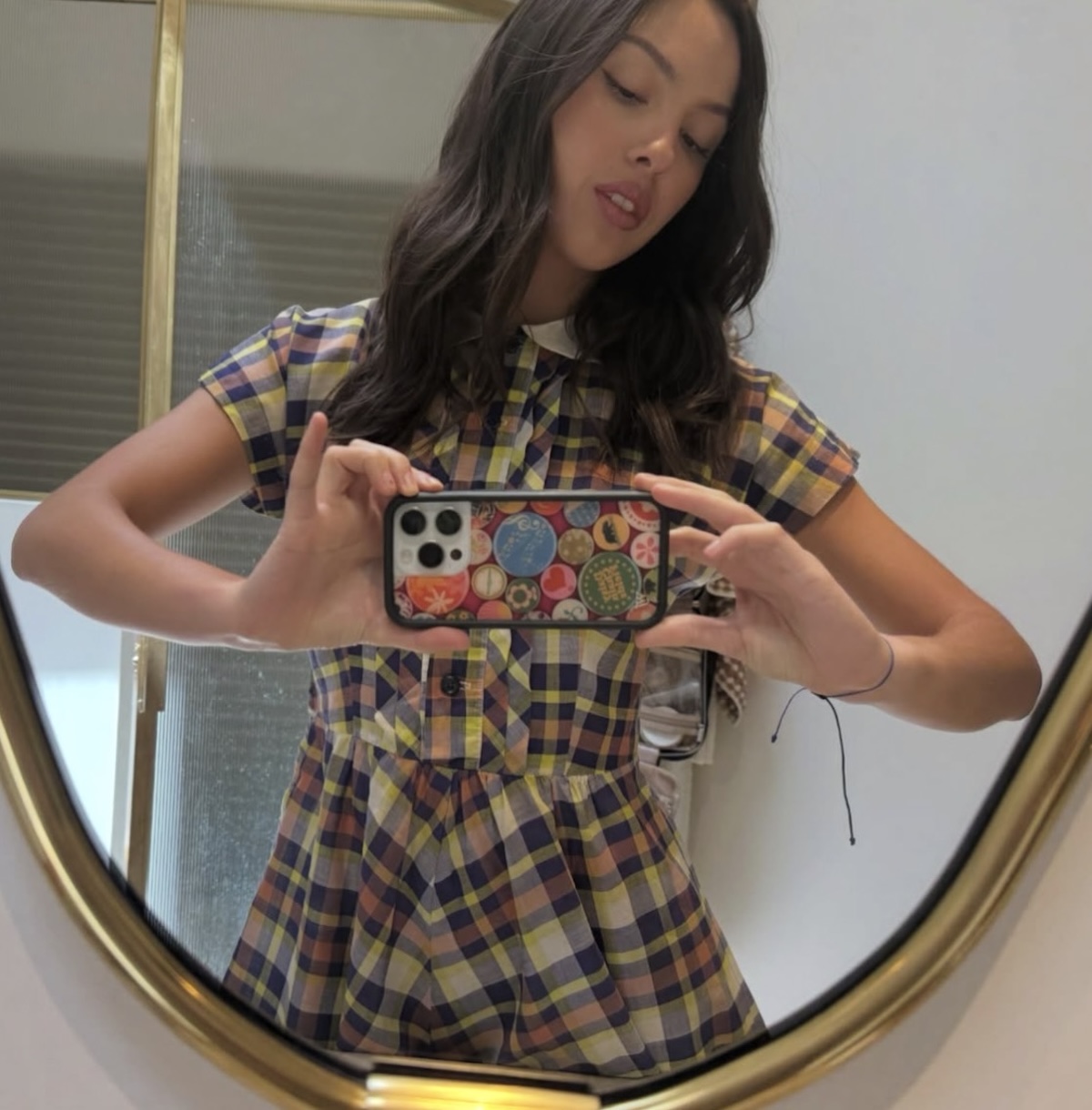 Imagen de Olivia Rodrigo en un espejo, una de las imágenes del sad girl pop. Imagen: @oliviarodrigo