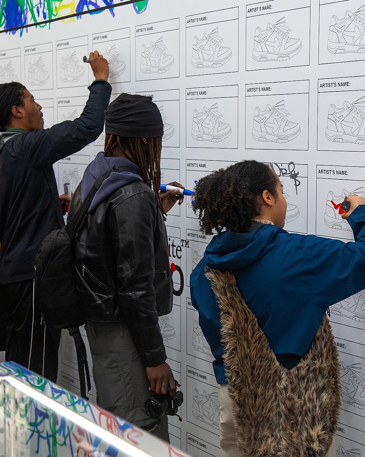 El universo creativo de Off-White continúa explorando la conexión entre moda, arte, diseño y cultura urbana tras Virgil Abloh. Imagen: @off____white2