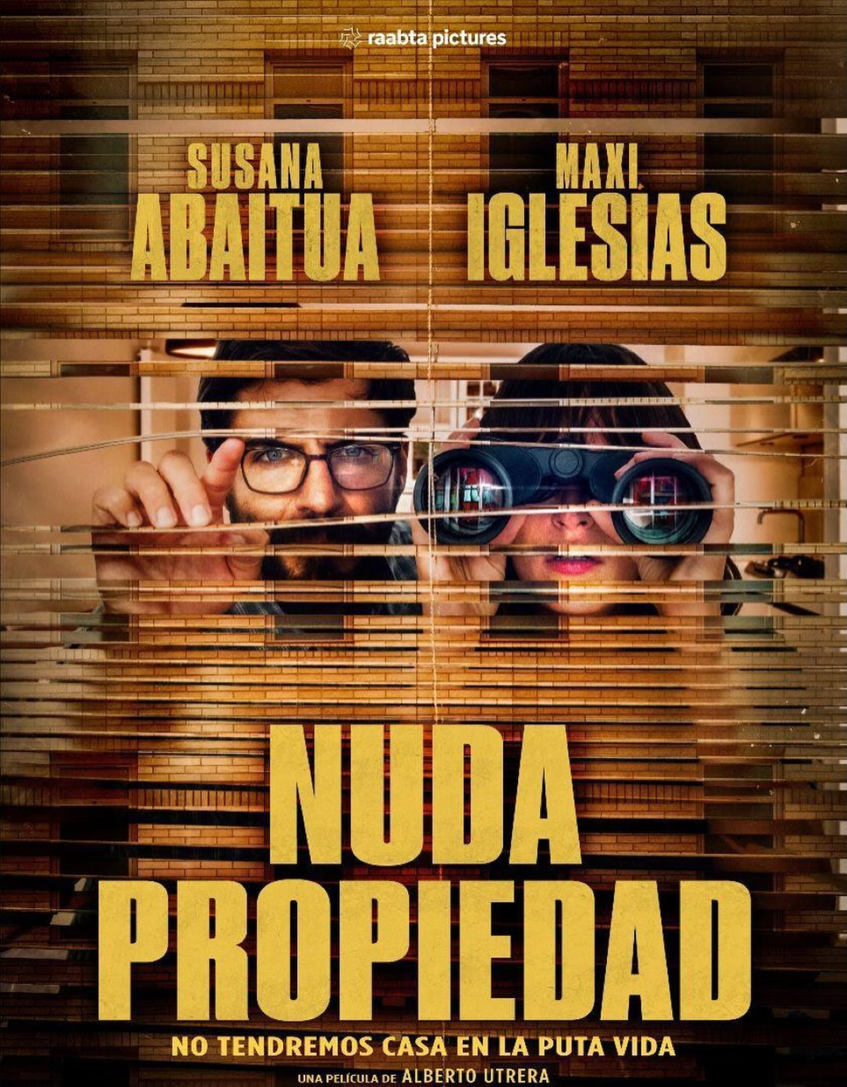 Cartel de «Nuda propiedad» con Susana Abaitua y Maxi Iglesias como protagonistas, junto al título de la película y la fecha de estreno en cines, el 2 de octubre de 2026
