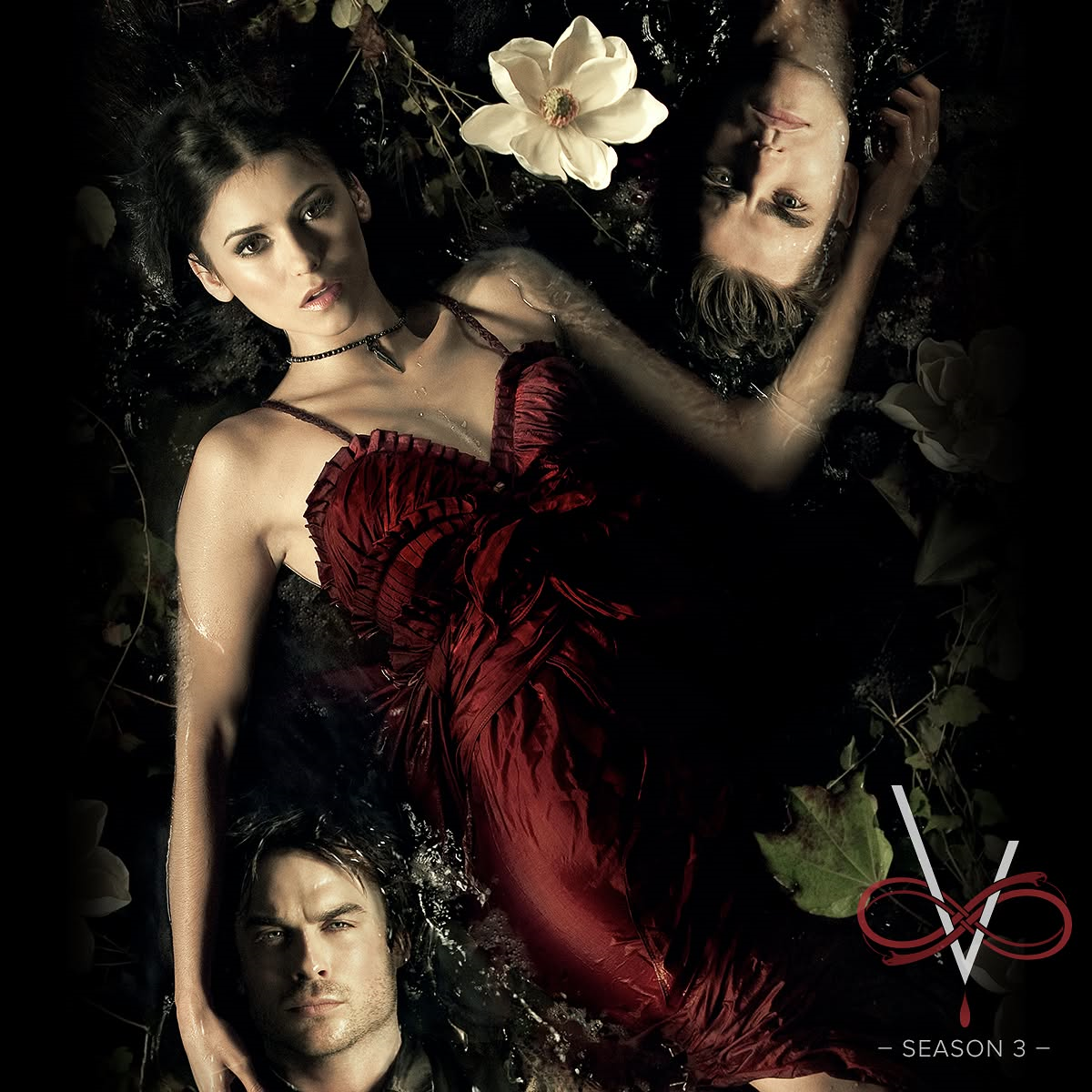 El triángulo amoroso que marcó a toda una generación: Elena, Stefan y Damon en «Crónicas vampíricas», uno de nuestros triángulos amorosos favoritos, para la promoción de la tercera temporada