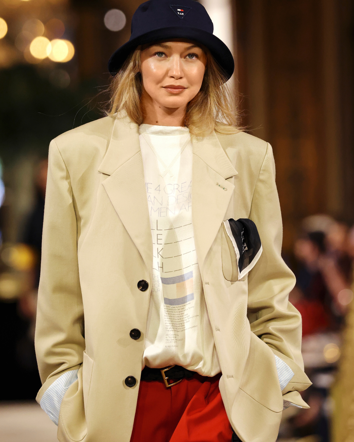 Gigi Hadid abre el desfile de Tommy Hilfiger para su colección Primavera-Verano 2027 en el Hotel Plaza