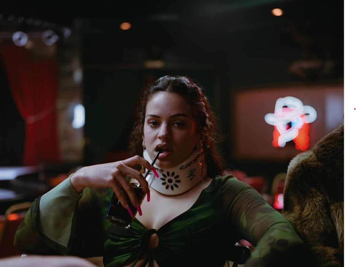 Rosalía en «Dolor y gloria». Imagen: cortesía de la película