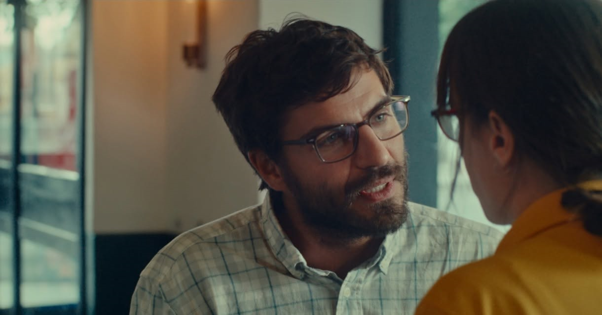 Maxi Iglesias como Lucas en «Nuda propiedad», película que retrata desde la comedia negra y el suspense una problemática social relacionada con el acceso a la vivienda