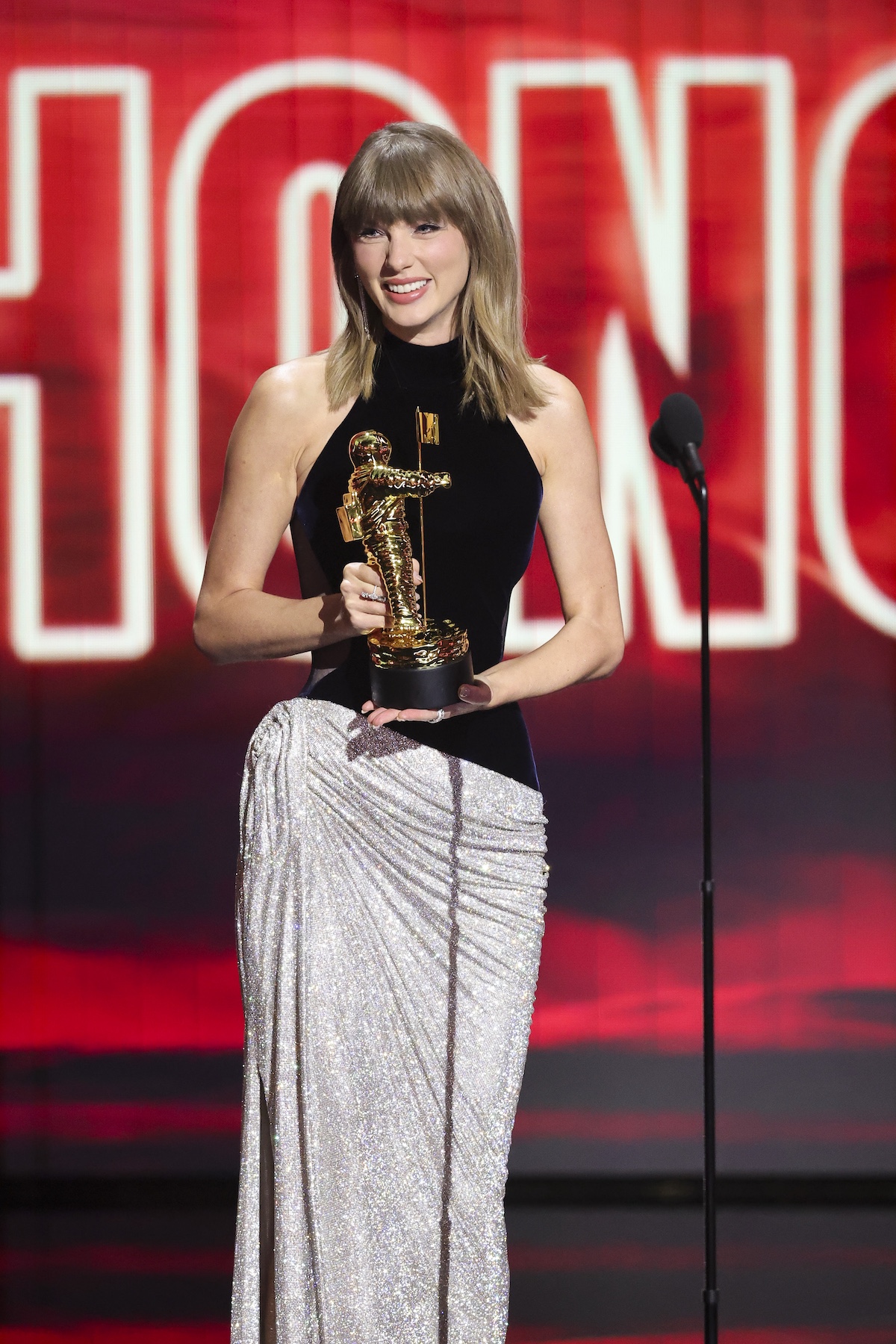 Taylor Swift recoge uno de sus premios durante los MTV VMA 2026