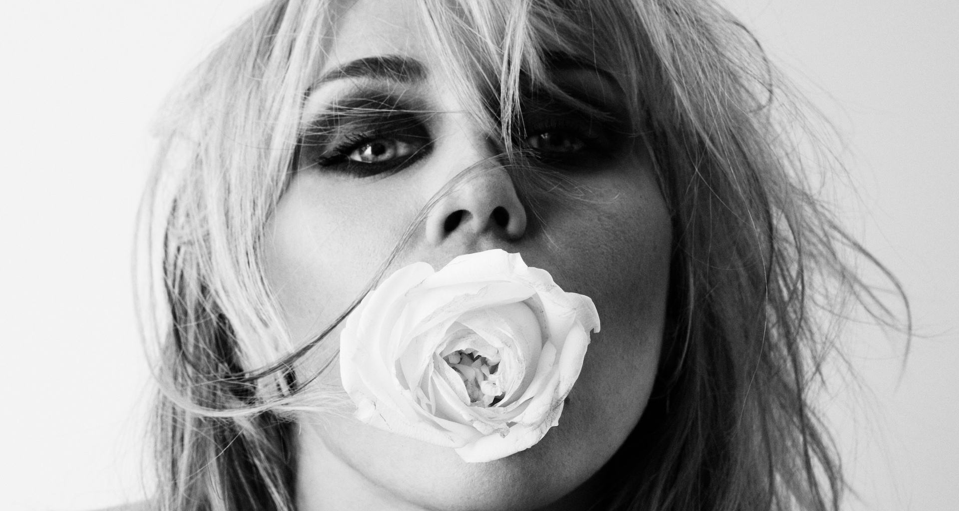 Miley presenta la nueva era de «Bass Persuades», su décimo álbum de estudio y el primero firmado únicamente como Miley