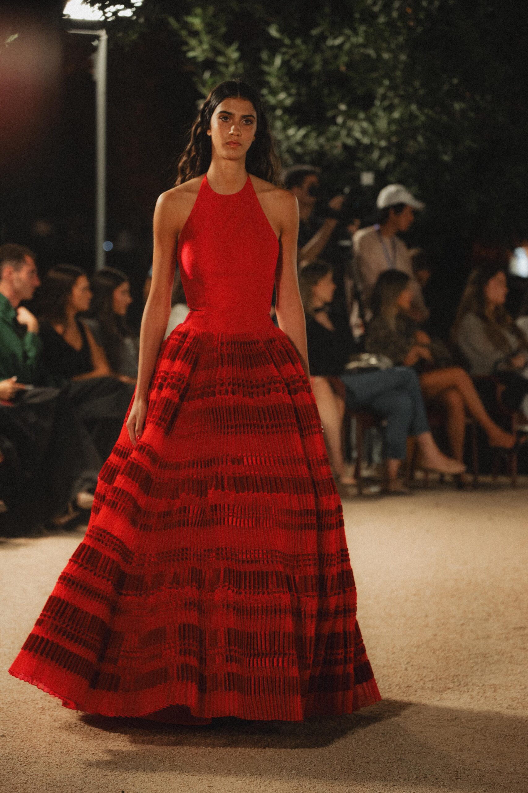 Look de Redondo Brand inspirado en María Félix durante su desfile en MBFWMadrid 2026