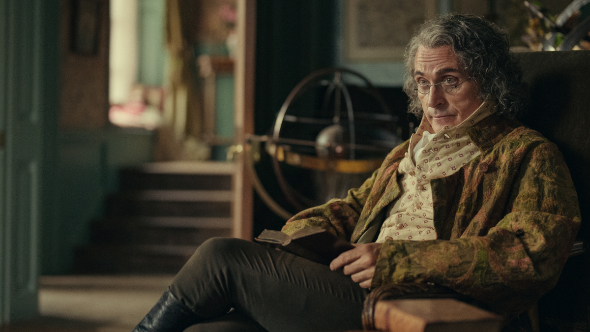 Rufus Sewell interpreta al Sr. Bennet en la serie de Netflix «Orgullo y prejuicio»