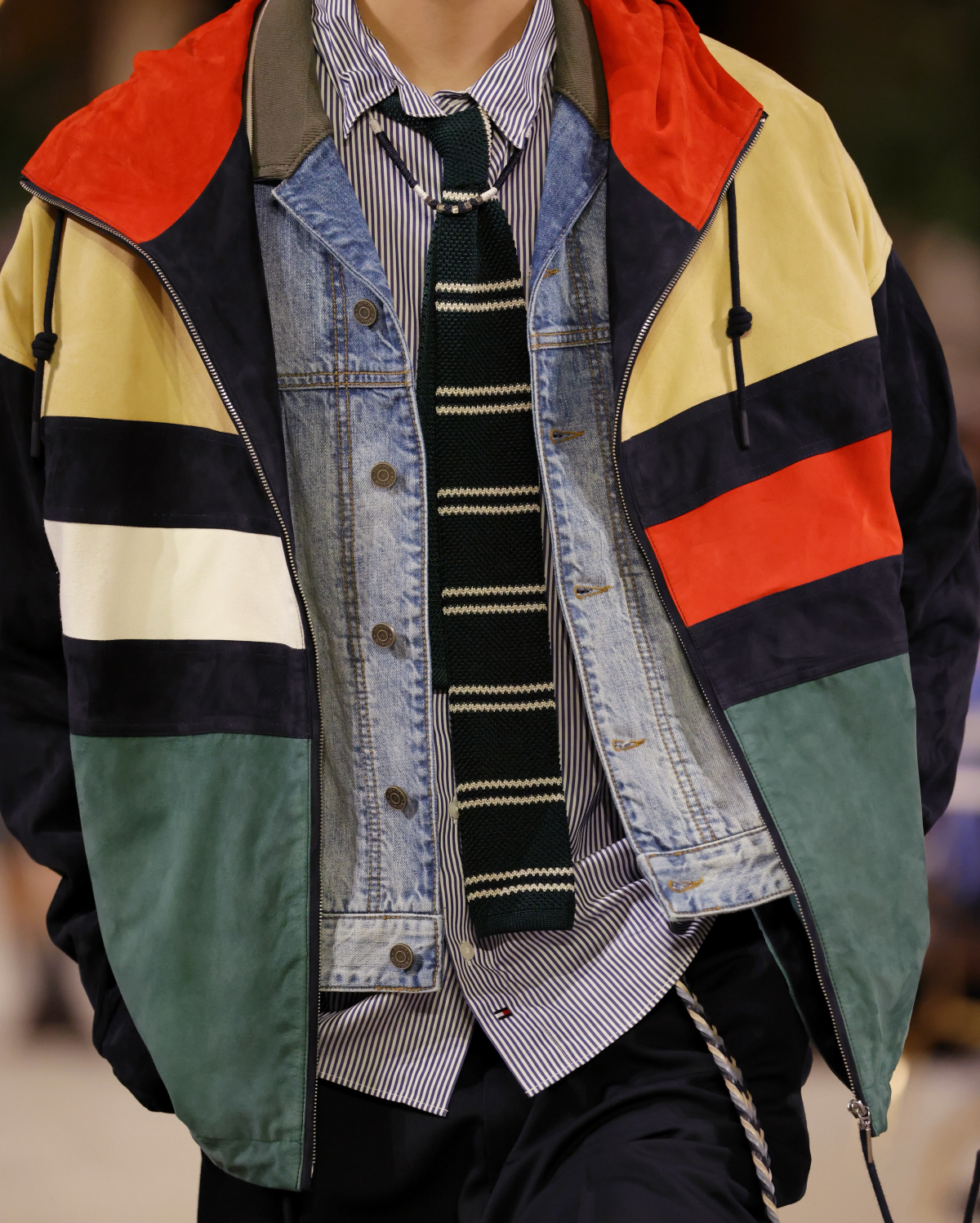 Look preppy con un estilo mucho más deportivo, de Tommy Hilfiger