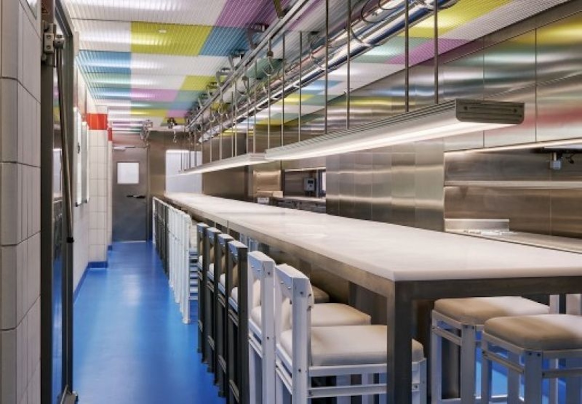 La barra de Sala de Despiece, en Madrid, permite seguir de cerca la preparación y el servicio de cada plato