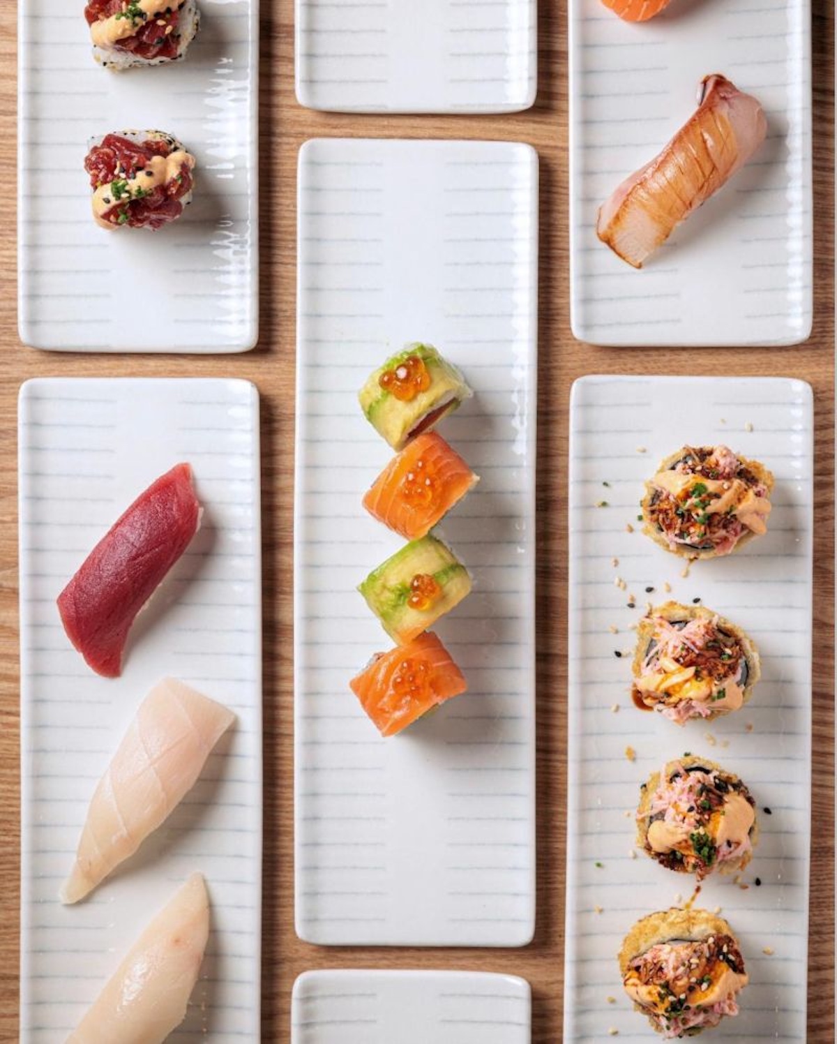 Nigiris, sashimis y hand rolls de Kaito, el restaurante de Madrid inspirado en los hand roll bars de Tokio. Imagen cortesía del establecimiento