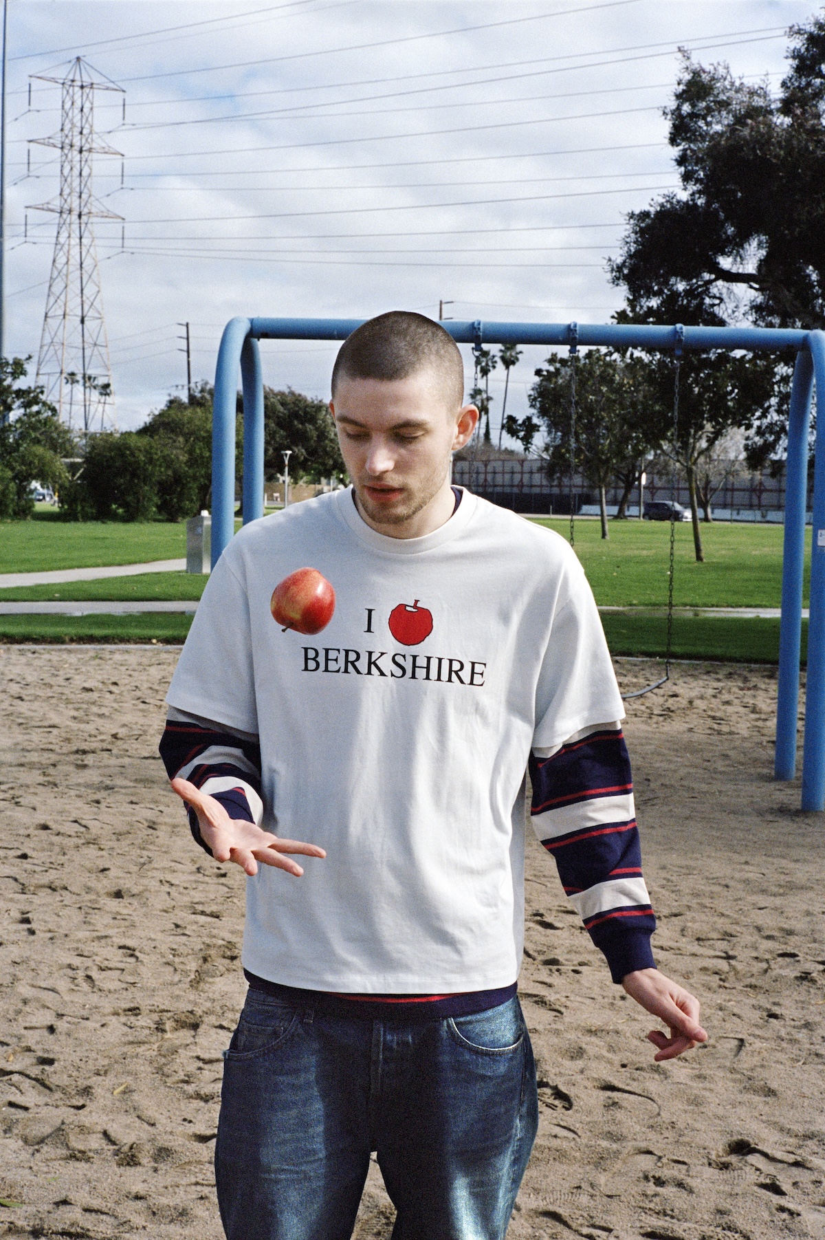 Más imágenes de las piezas fotografiadas por Ed Templeton para la segunda parte de la colección de Aries y Bershka