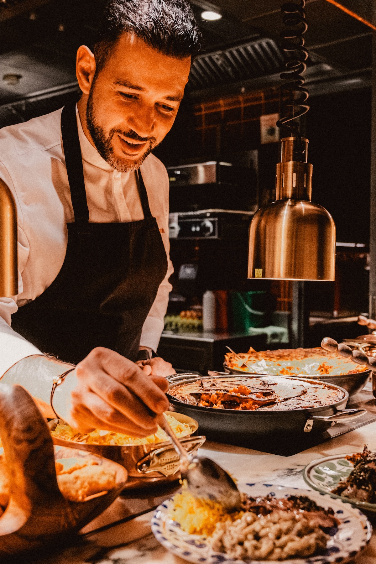 Chef de Brach Madrid preparando los platos