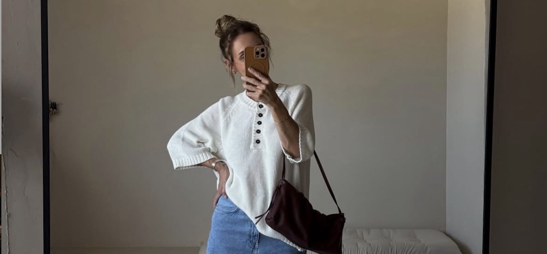 Todo lo que debes saber sobre la camiseta «Henley». Imagen: @blackwhite_loving