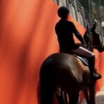 La estética ecuestre será tendencia este otoño 2026. Imagen: cortesía de Hermès