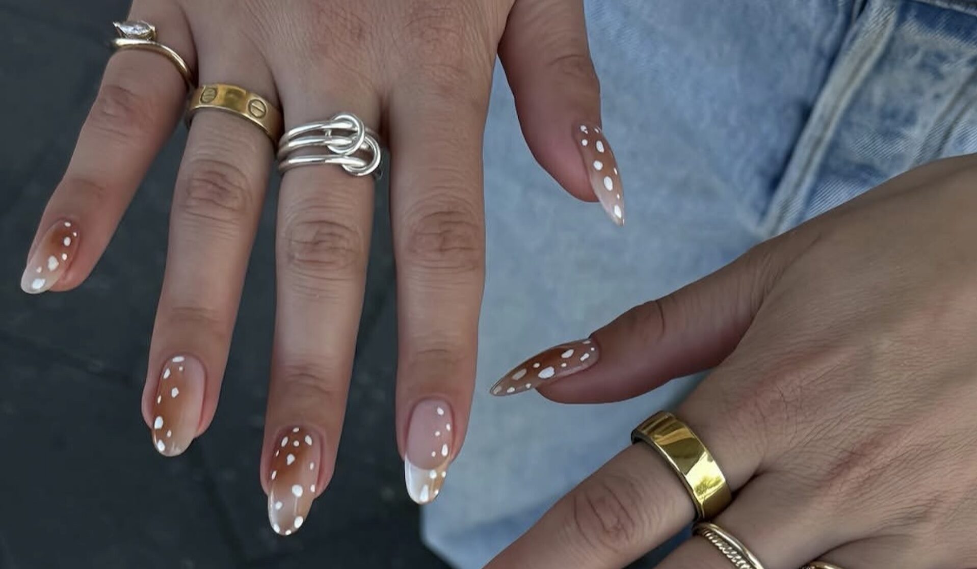Las «fawn nails» son las uñas en tendencia del otoño. Imagen: @maniq.studio