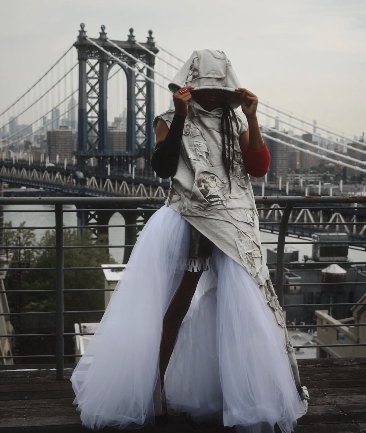 Naomi Osaka vestida de Who Decides War en el US Open 2026. Imagen: @naomiosaka