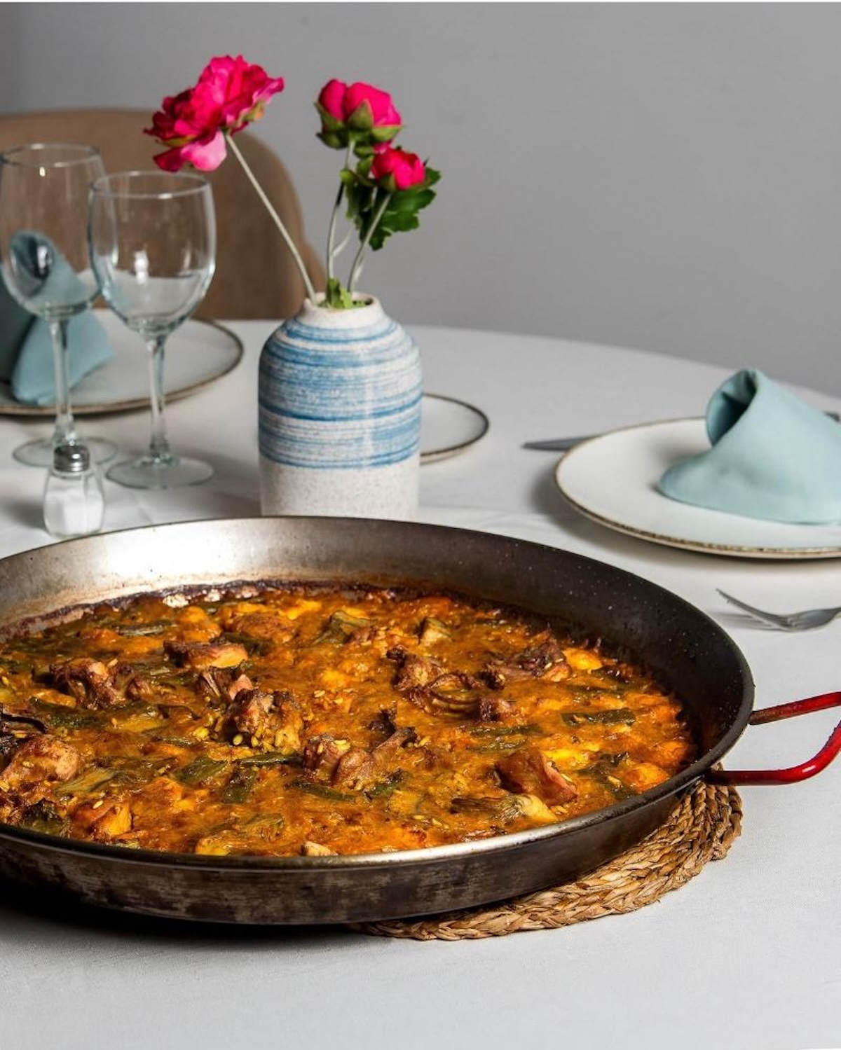 Casa de Valencia es uno de los grandes clásicos madrileños para disfrutar de una auténtica paella valenciana. Cortesía del establecimiento