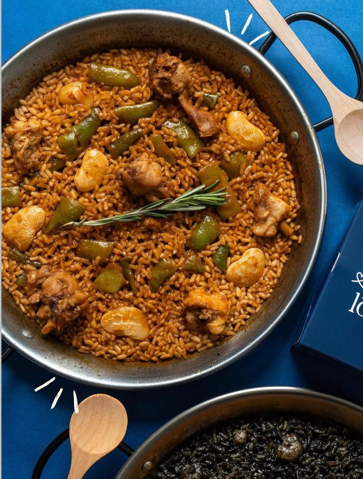 En Paellitas Tradición, cada comensal puede elegir su propio arroz y disfrutarlo directamente en una paellera individual. Cortesía del establecimiento