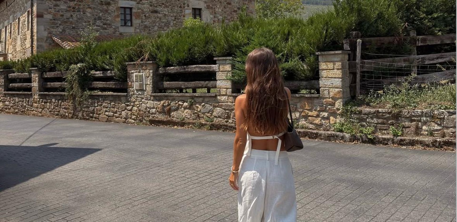 Después de semanas de sol, cloro y sal, el cabello necesita una dosis extra de hidratación, nutrición y cuidados reparadores para recuperar su suavidad, brillo y fuerza. Imagen: Instagram @mariapombo