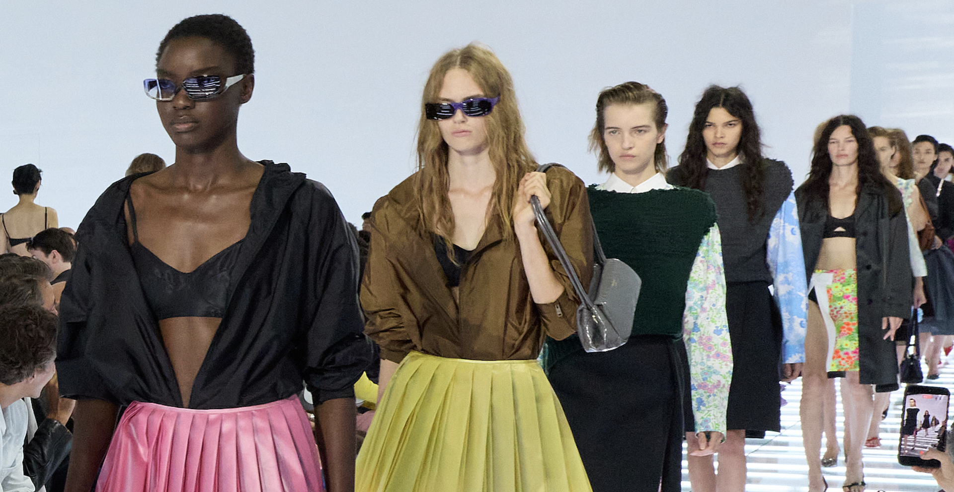 Todos los detalles del desfile de Prada SS27. Imagen: cortesía de la marca