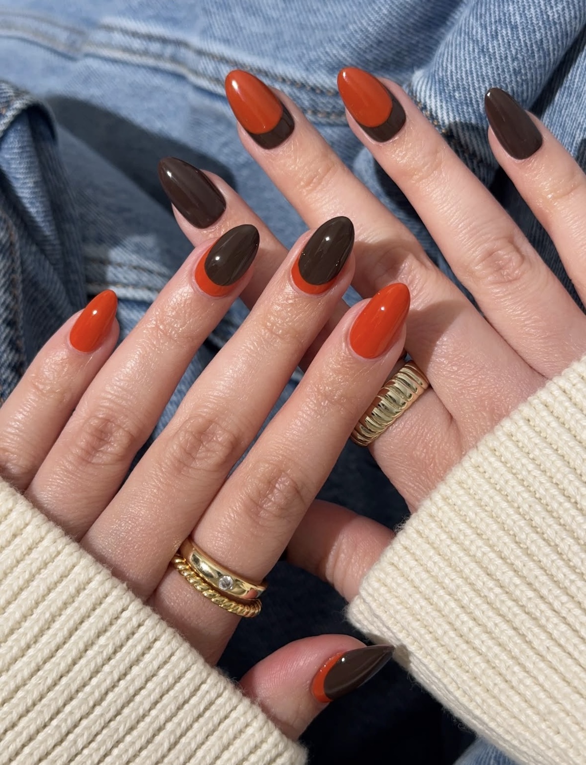 Manicura francesa invertida. Imagen: @avrnailswatches
