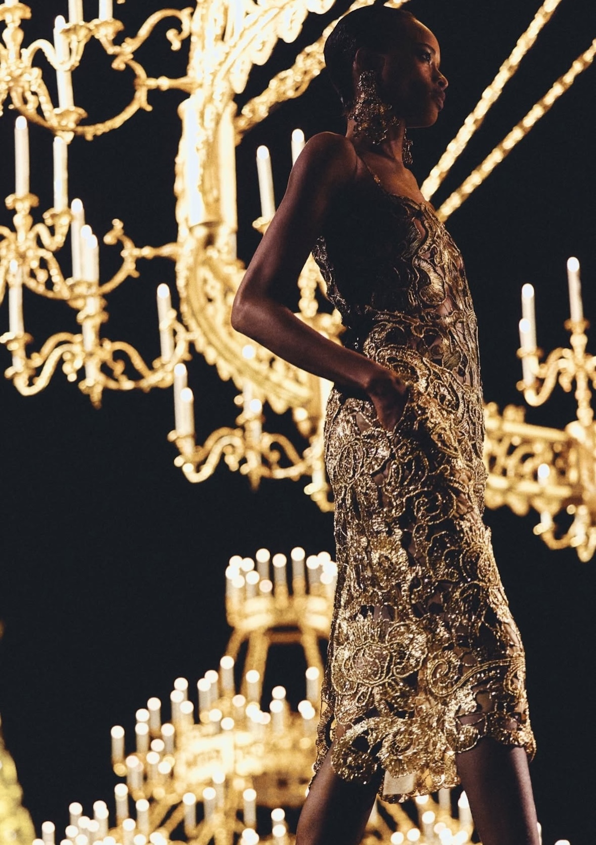 Uno de los vestidos bordados de la colección SS27 de Saint Laurent