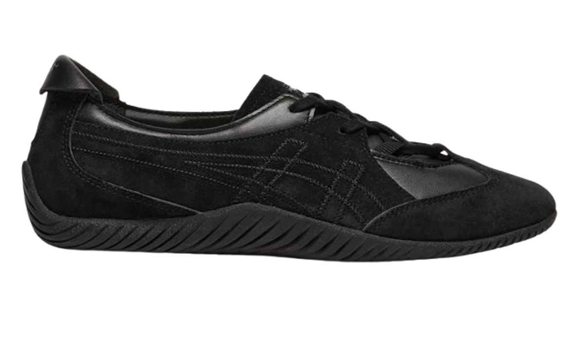 Modelo «Trairina» en negro de Onitsuka Tiger, una de las tendencias del otoño. Precio: 200€
