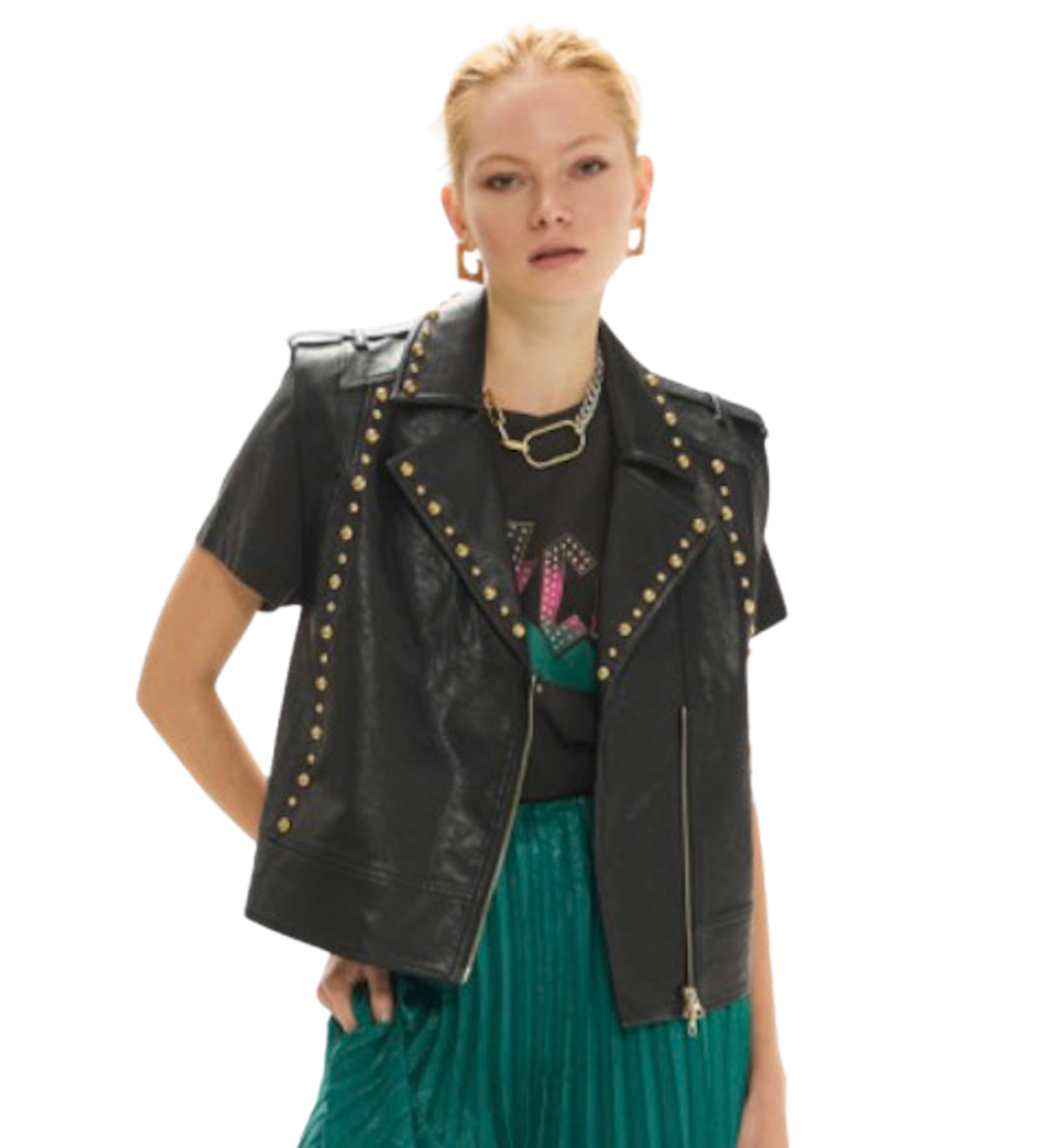 Chaleco con tachuelas doradas de Lola Casademunt. Precio: 179€ 