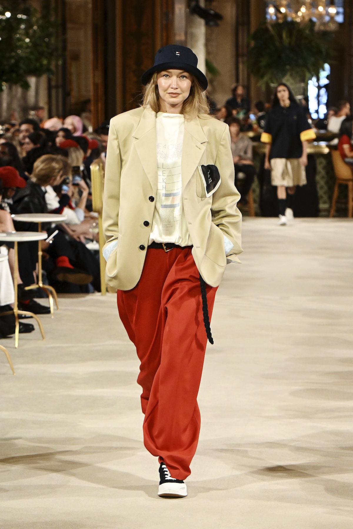 Gigi Hadid abriendo el desfile de Tommy Hilfiger de Primavera 2027