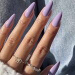 Los diseños de uñas lila en tendencia. Imagen: @vivianmariewong