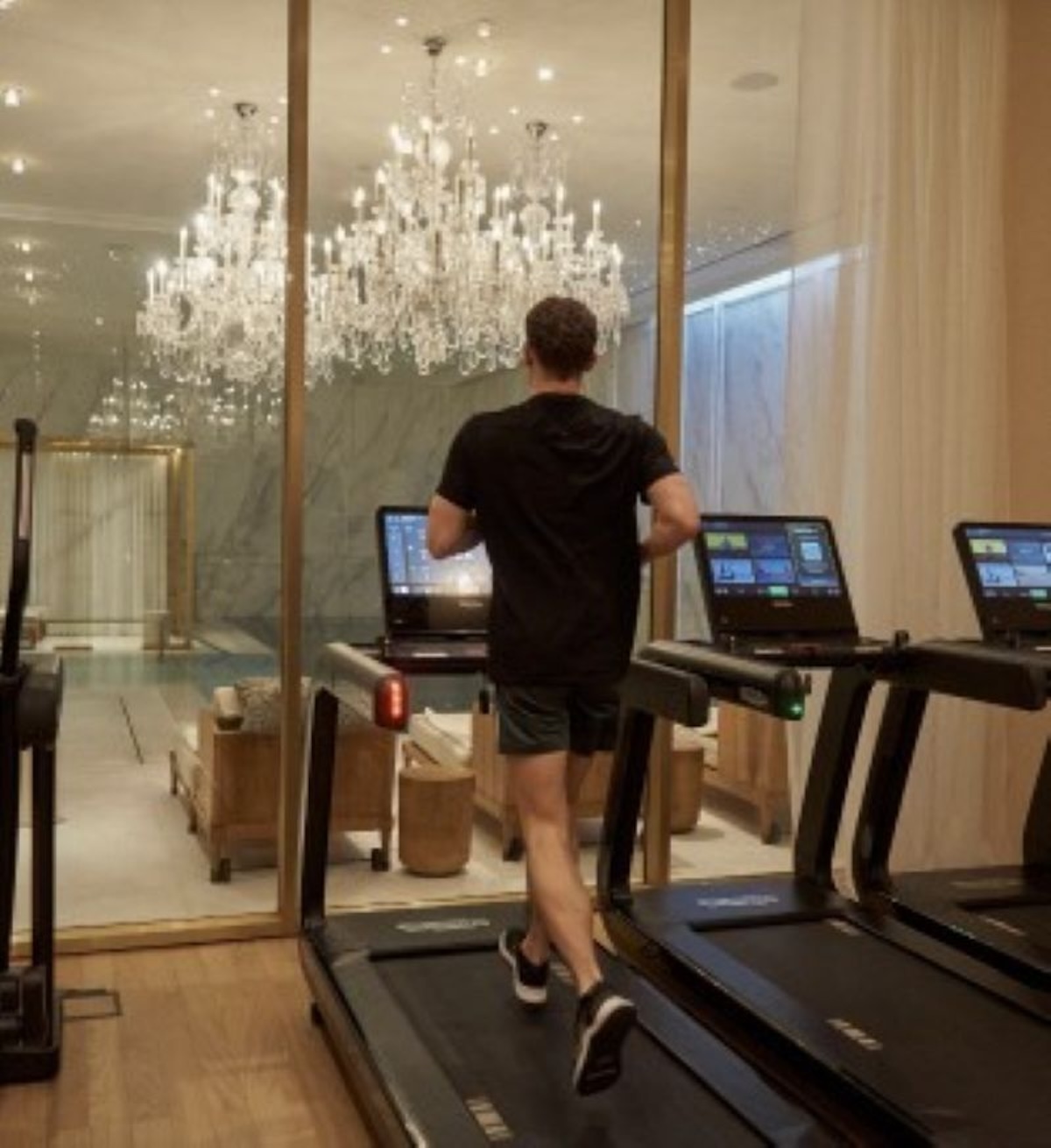 El área de entrenamiento de The Beauty Concept en Mandarin Oriental Ritz, donde el bienestar también pasa por sesiones de entrenamiento personal, yoga y pilates. Imagen: cortesía de The Beauty Concept.