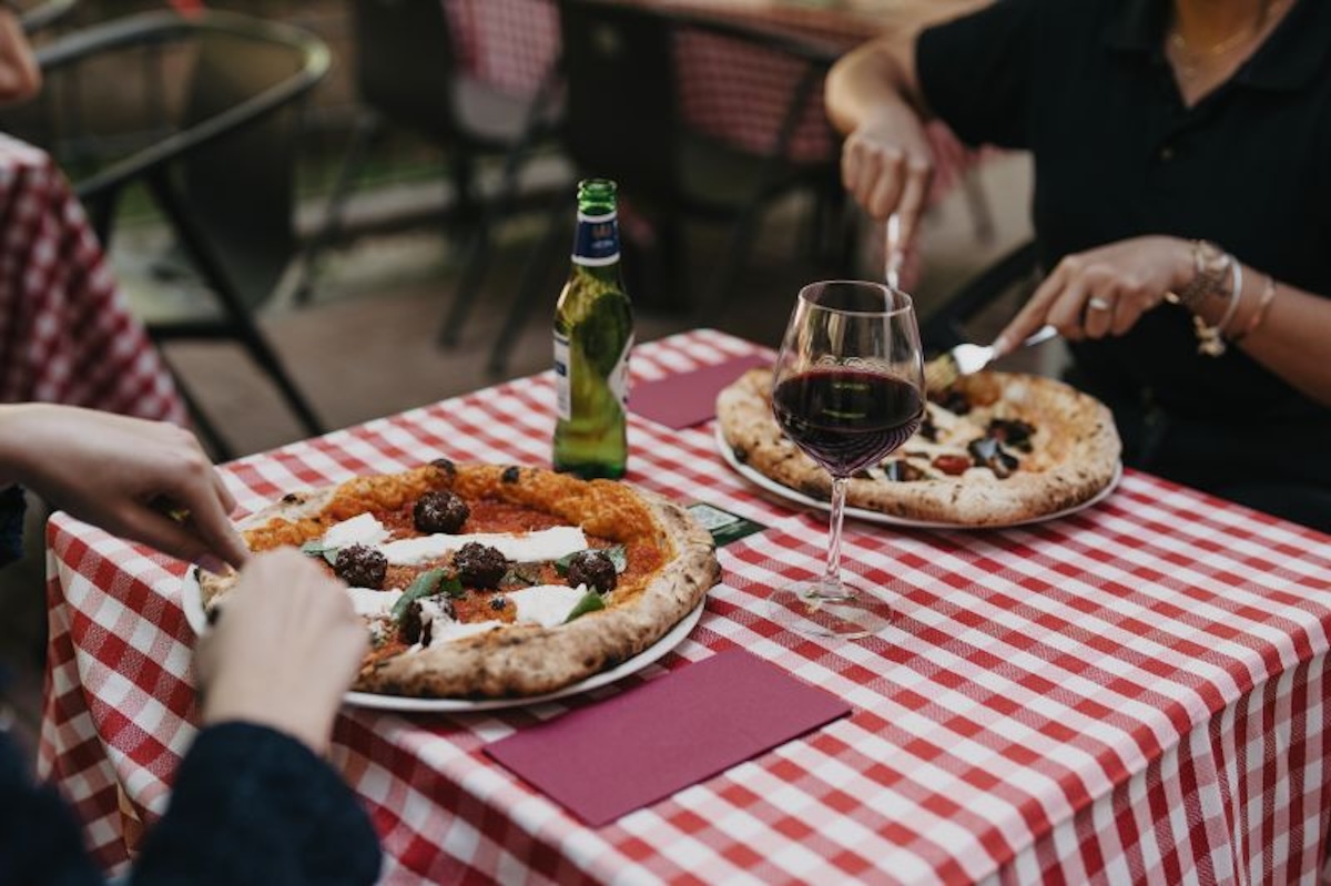 Las pizzas napolitanas de Totò e Peppino, elaboradas en horno de leña siguiendo la tradición italiana. Imagen: cortesía de la marca
