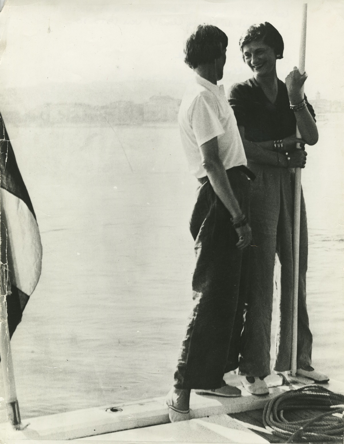 Gabrielle Chanel, Marthe Davelli y Denise Tual circa 1930. Matthieu Blazy regresa a los orígenes de la maison con CHANEL Cruise 2027/28 en Deauville. Imagen: © CHANEL