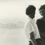 Gabrielle Chanel y Marthe Davelli en 1930. Matthieu Blazy regresa a los orígenes de la maison con Chanel Crucero 2027/28 en Deauville. Imagen: cortesía de CHANEL