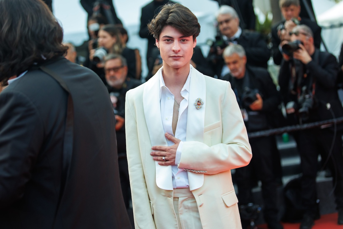 Milo Quifes en el Festival de Cannes con «La bola negra», la película de Javier Calvo y Javier Ambrossi. Imagen: cortesía de Movistar Plus+