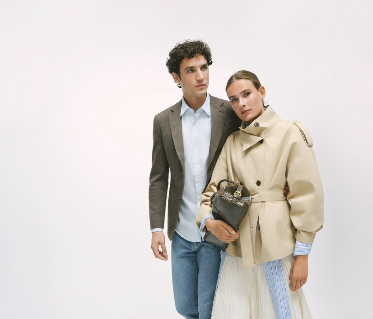 Camisa azul, americana desestructurada y denim: Cortefiel actualiza los códigos de la moda masculina para la vuelta a la rutina
