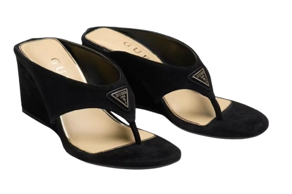 Cuñas bloque en negro de ante de Guess. Precio: 87,50€