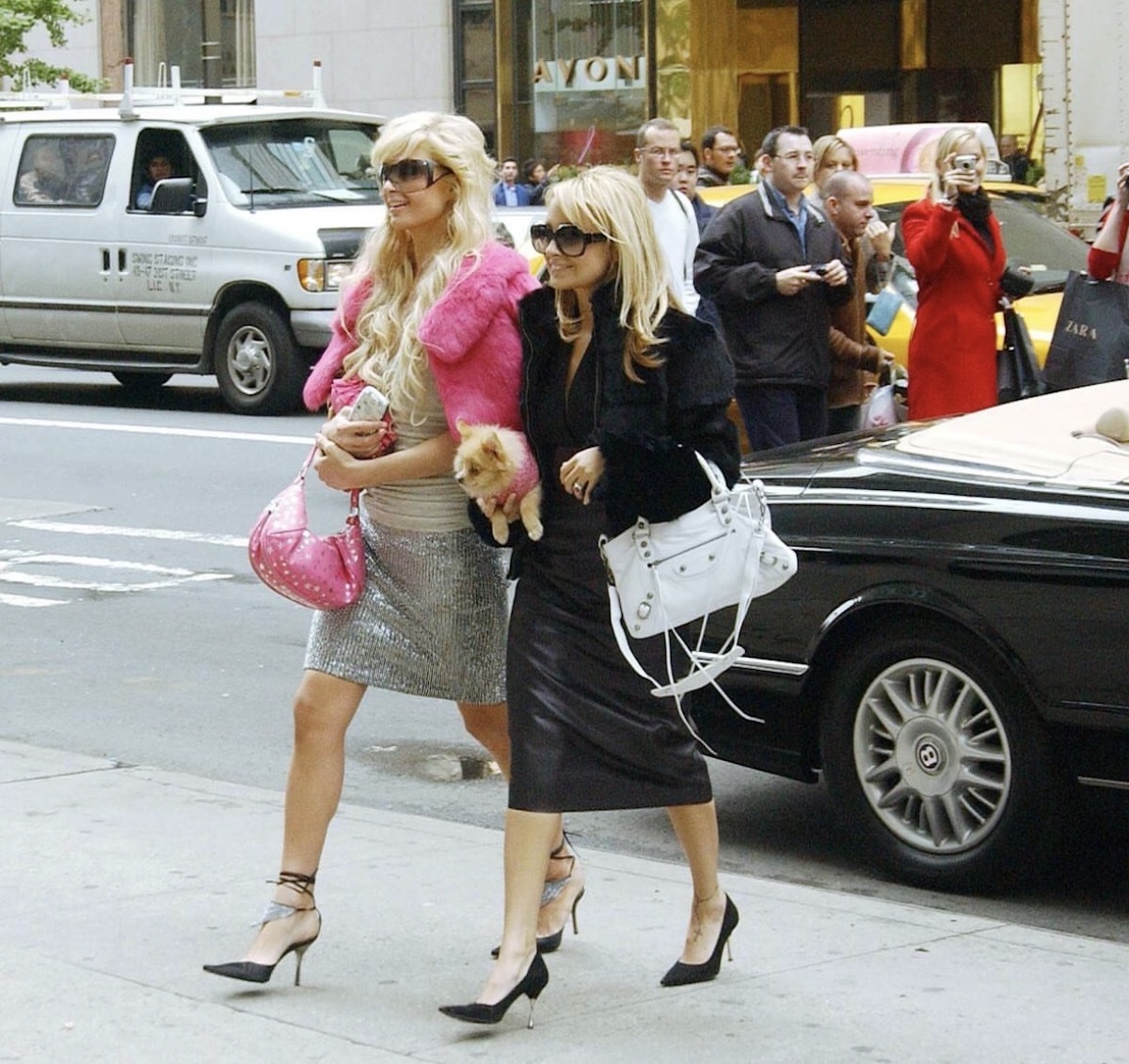 Imagen de Paris Hilton y Nicole Richie en «The Simple Life». Imagen: @parishupdates
