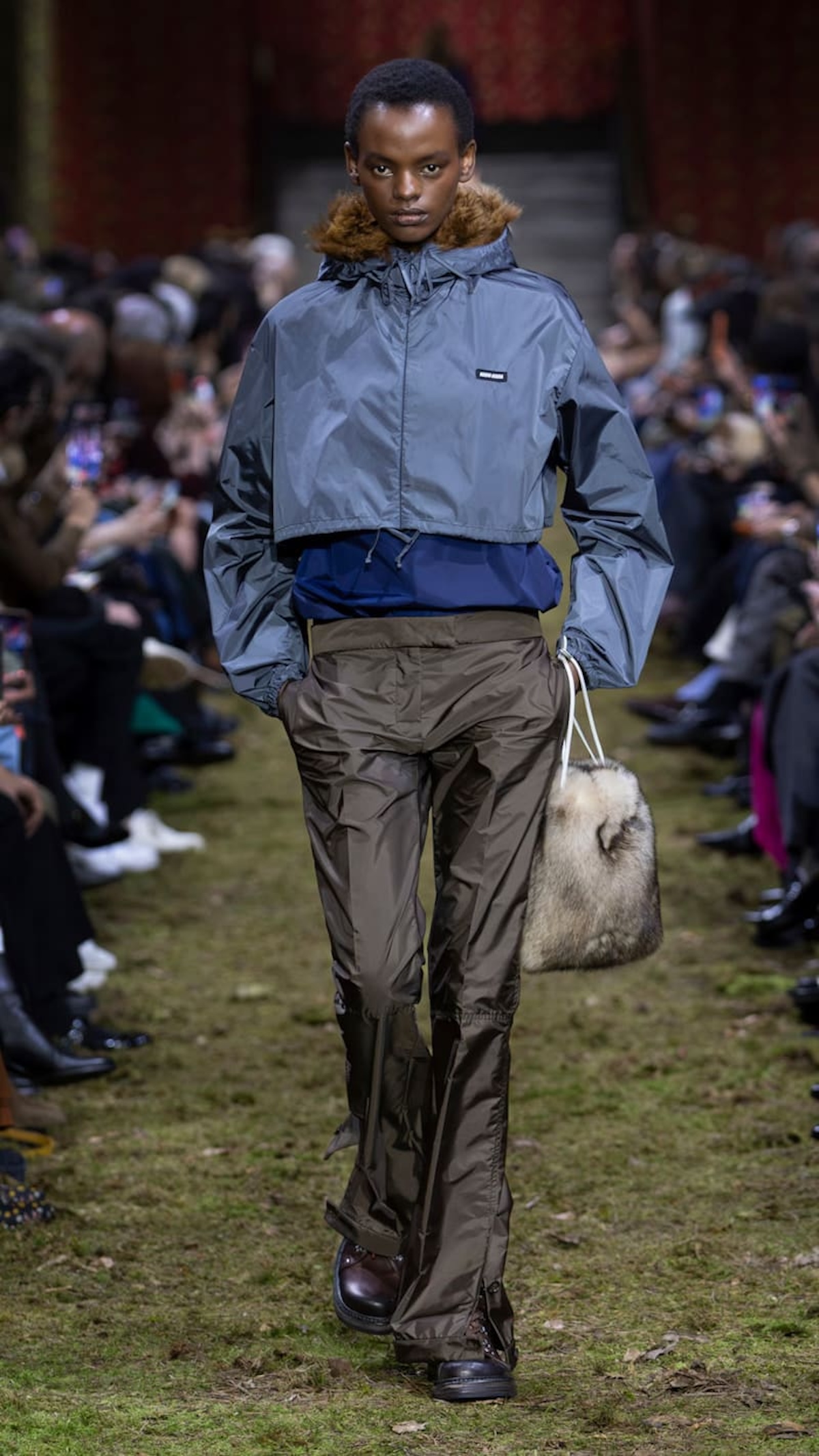 Estilismo con tejido técnico de Miu Miu FW26