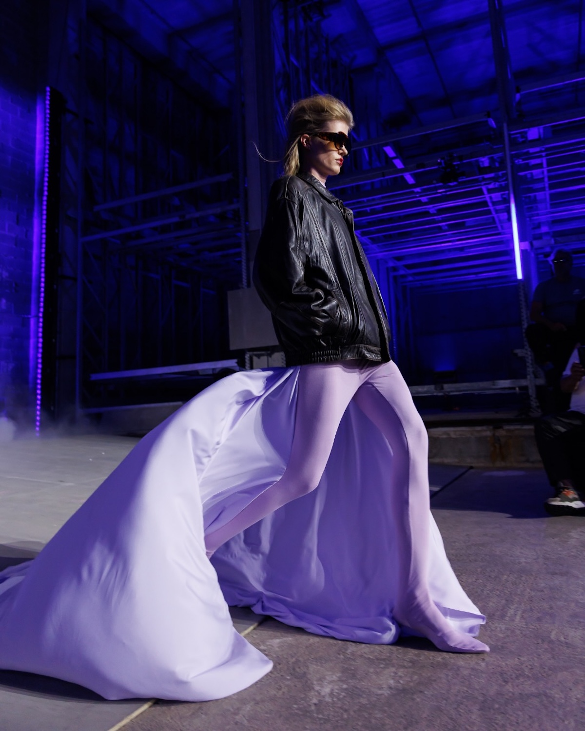 SOHUMAN presenta su colección «Chapter 6» en la 080 Barcelona Fashion 2026, con siluetas voluminosas y propuestas de moda experimental. Imagen: @080barcelonafashion