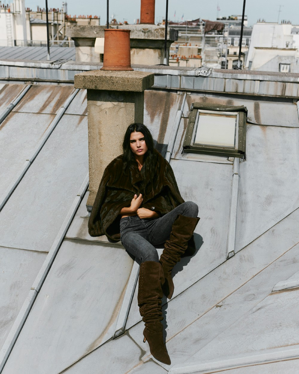 Abrigo Damia de ba&sh, una de las prendas protagonistas de la colección «Winter On Top» de invierno 2026, uno de los lanzamientos de la semana