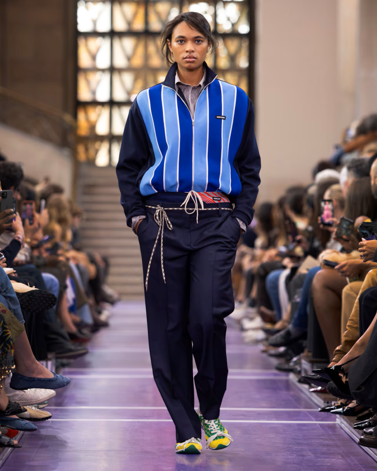 Chandler Kinney desfila para Miu Miu Primavera-Verano 2027 durante la Paris Fashion Week