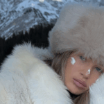 Hannah Schönberg en la montaña en invierno