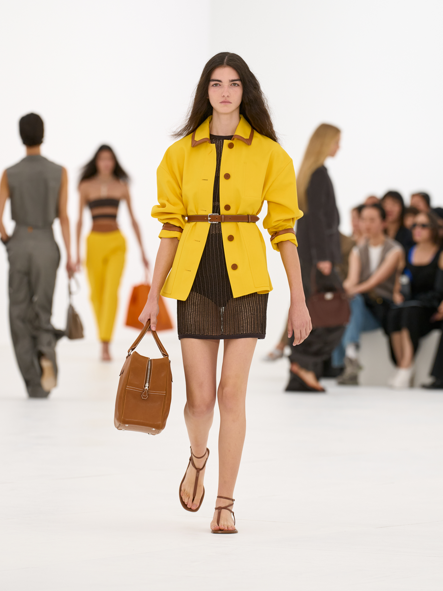 Amarillo girasol y marrón, una de las combinaciones de color de Hermès primavera-verano 2027