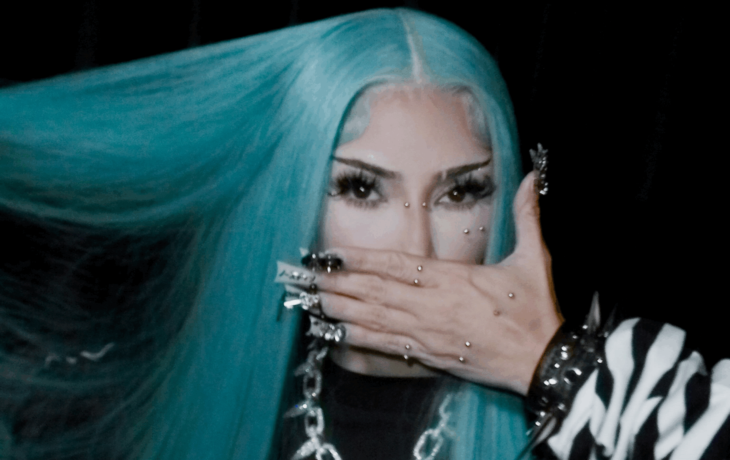 Kim Kardashian luce un disfraz de Halloween 2026 inspirado en la estética alternativa de su hija North West