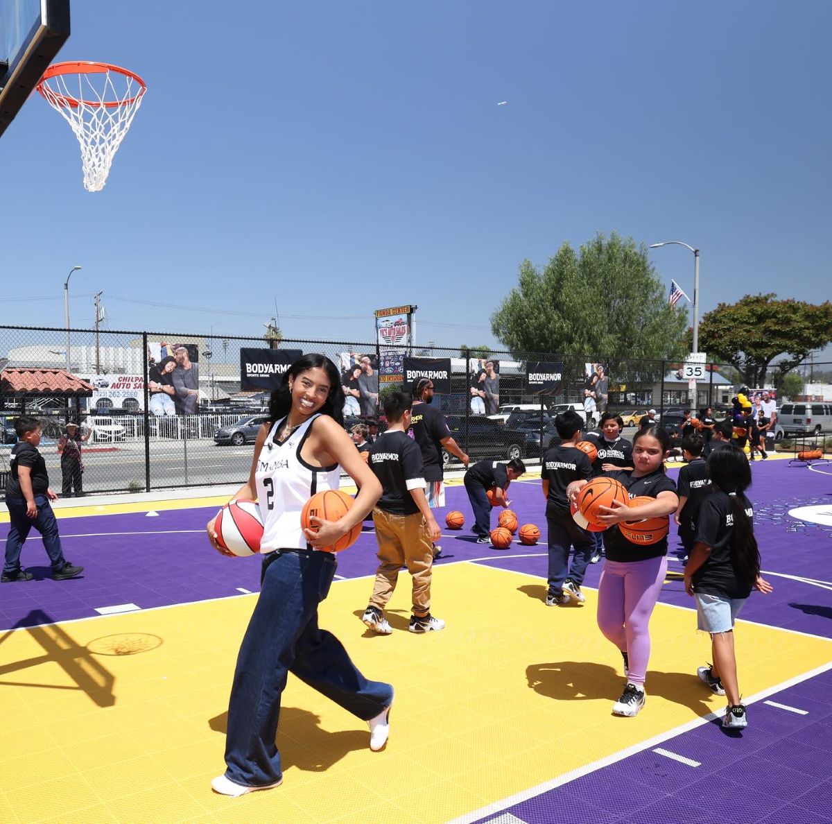 Natalia Bryant y la fundación Mamba & Mambacita Sports Foundation celebran la inauguración de una cancha de baloncesto en Los Ángeles en honor a Kobe y Gianna Bryant, en colaboración con BODYARMOR y los parques del condado de Los Ángeles