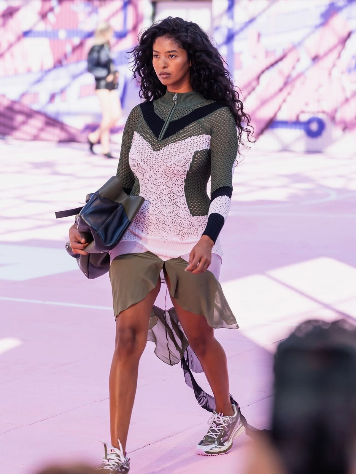 La modelo durante el desfile de Off-White en la Semana de la Moda de Nueva York, con la colección primavera-verano 2026. Imagen: @nataliabryant