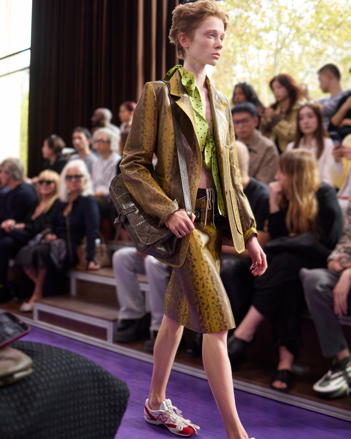 Look de Miu Miu Primavera-Verano 2027 presentado por Miuccia Prada durante Paris Fashion Week