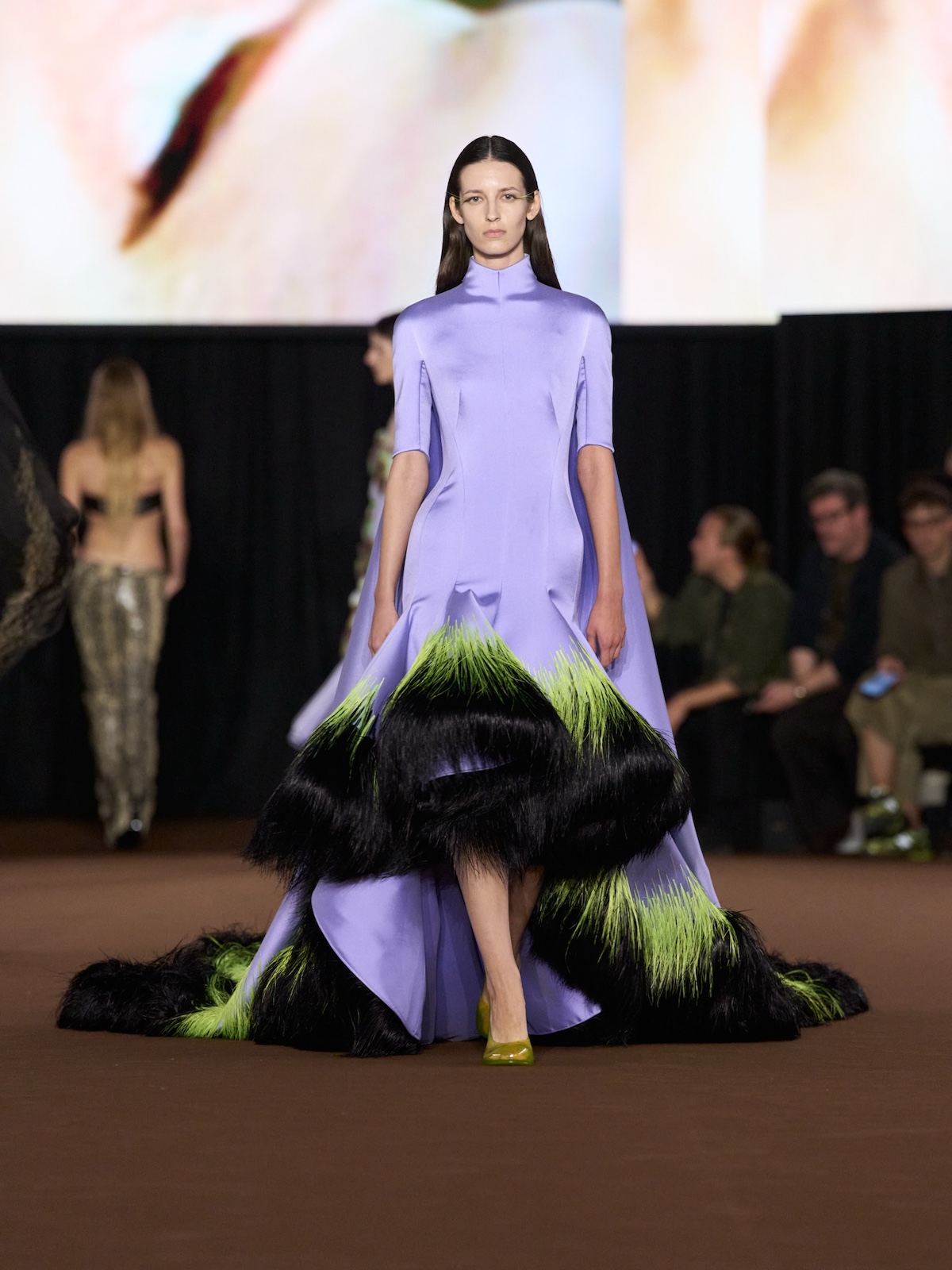 Vestido de volúmenes escultóricos de la colección Mugler SS27 de Miguel Castro Freitas